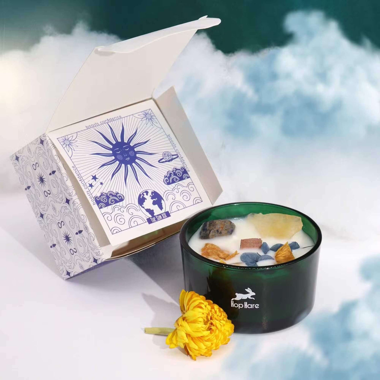 Bougie artisanale fleurs séchées avec citrine et sodalite, parfum horizon citron évoquant vitalité et clarté solaire Art du Tibet