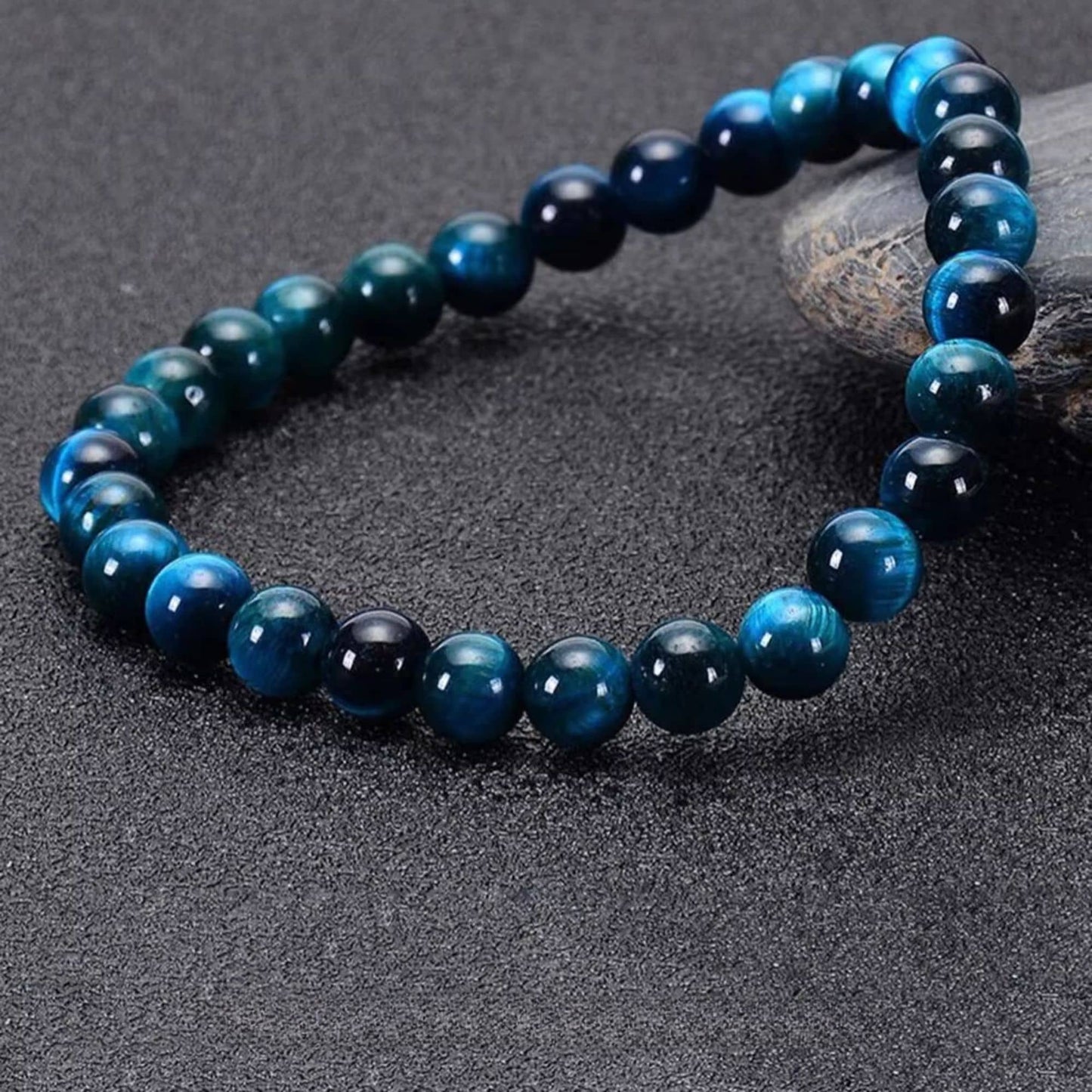 Version élégante de bracelet 6mm montrant les reflets subtils de la pierre