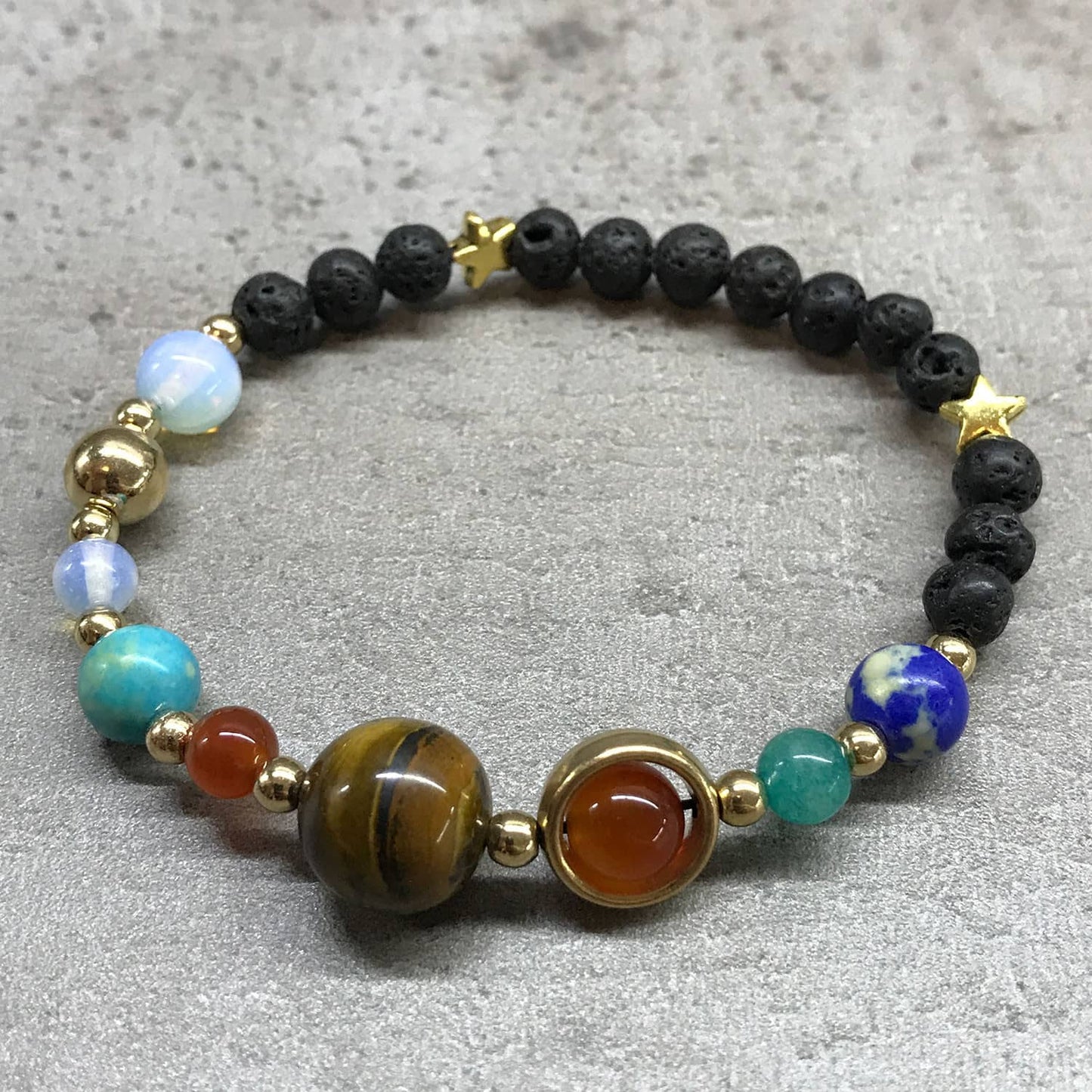 Bracelet Système Solaire en Pierre de Lave avec étoiles dorées