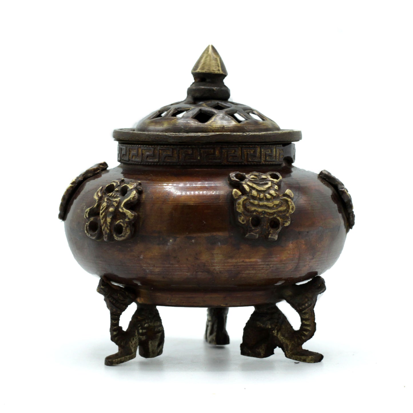 Brûleur d'encens tibétain traditionnel en forme de vasque cuivrée, orné de six symboles sacrés en relief doré, avec couvercle ajouré et pieds sculptés.