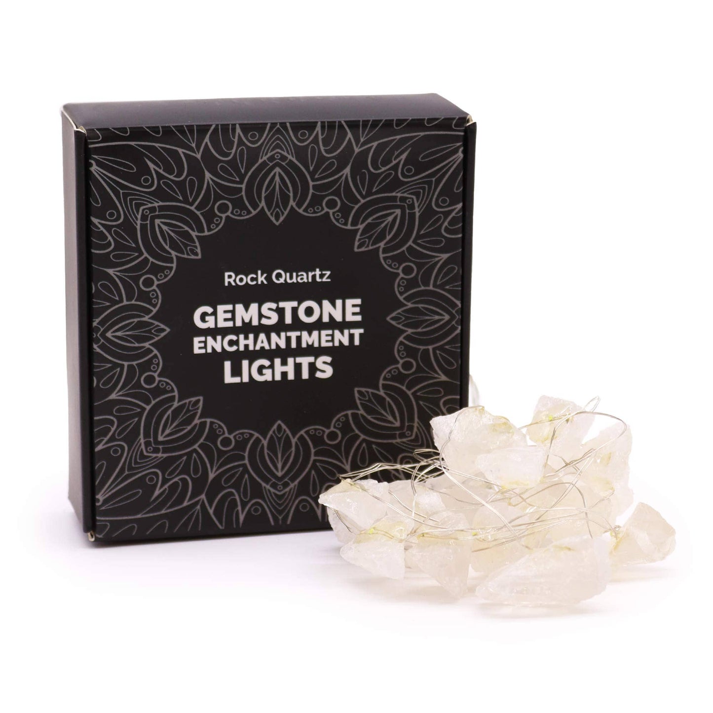 Une guirlande lumineuse en pierres naturelles de quartz blanc.