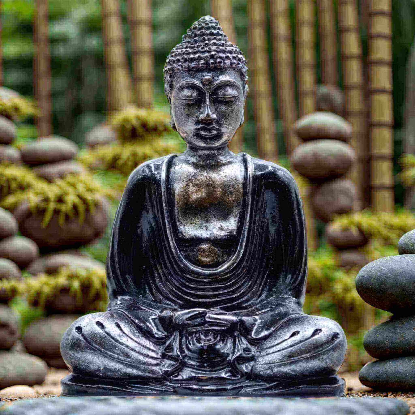 Statuette Bouddha méditant lotus noir et argenté en résine 15 cm – Art du Tibet.