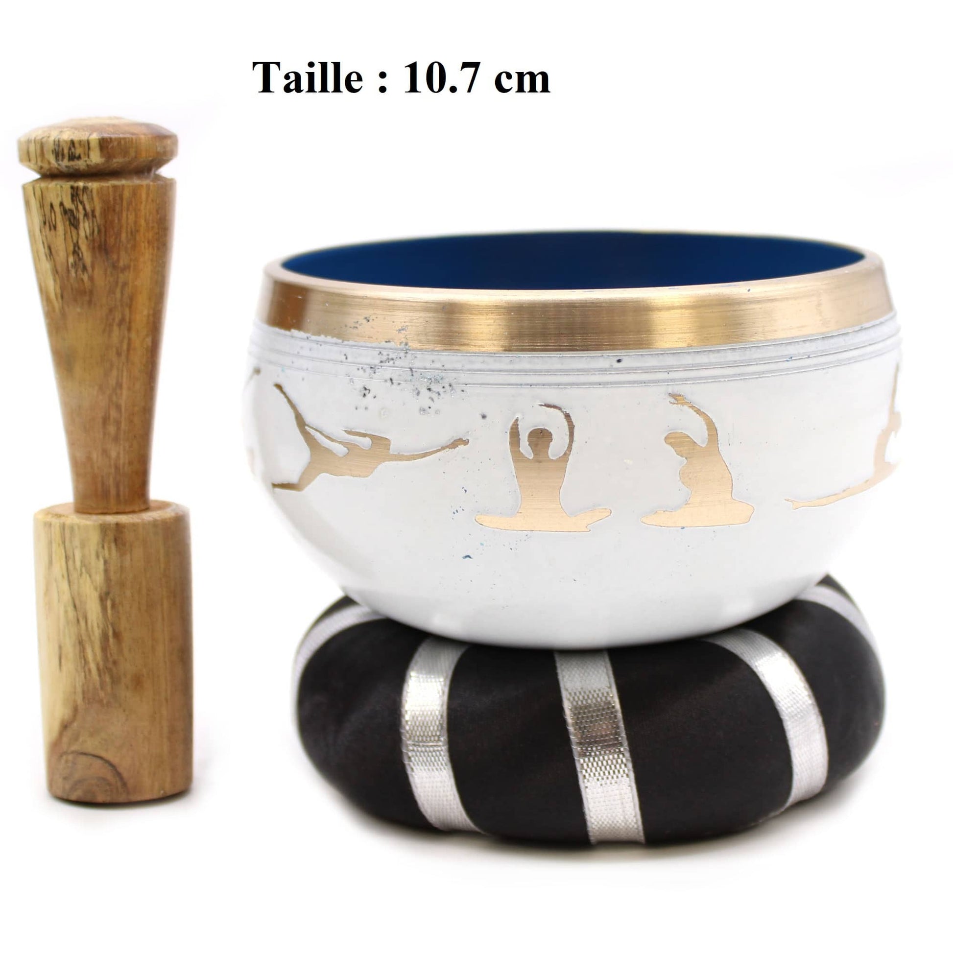 Bol tibétain blanc de 10,7 cm avec des mouvements de yoga dorés et une bordure dorée, accompagné d'un coussin noir et argent, et d'un fuseau en bois.