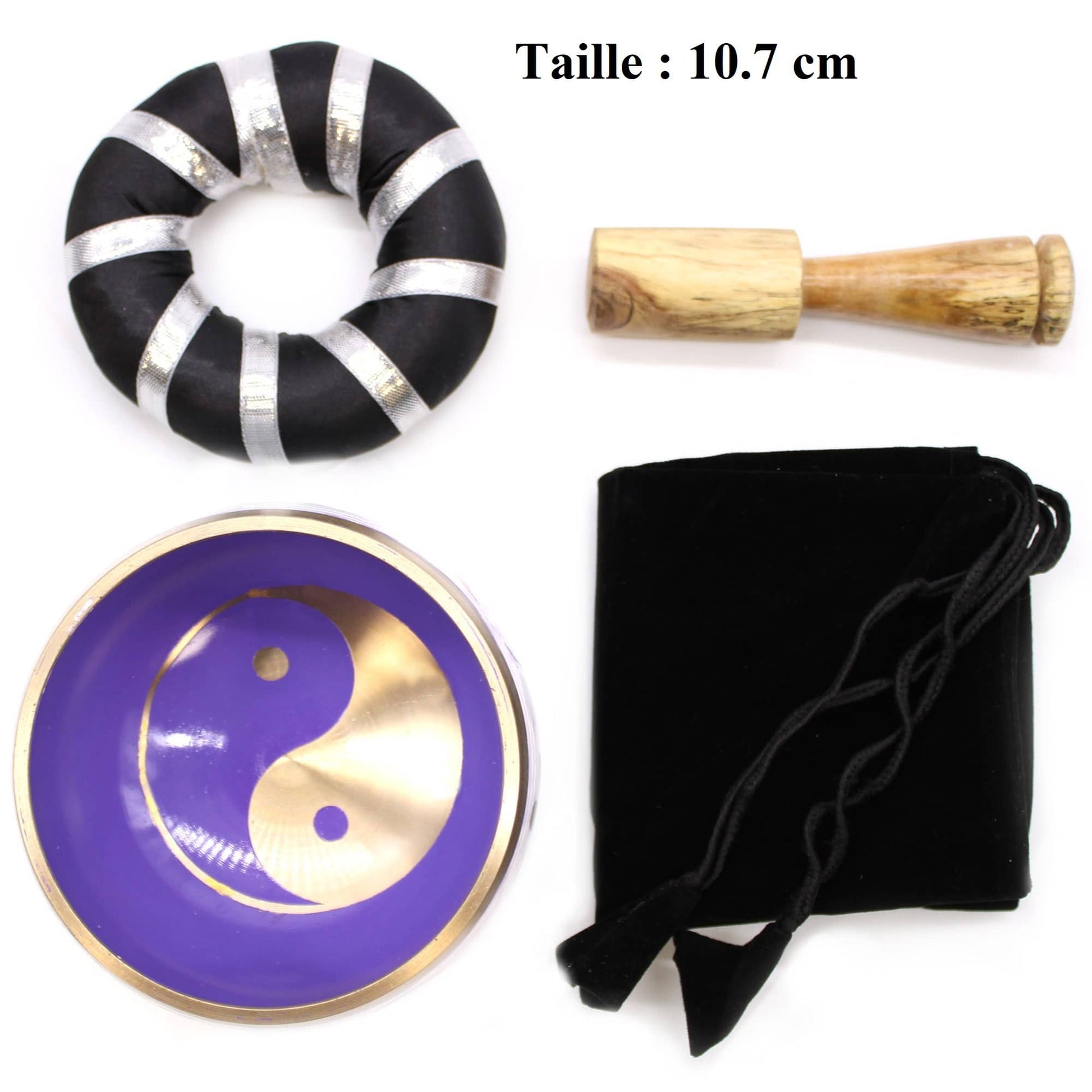 Intérieur bol tibétain violet de 10,7 cm avec un symbole Yin Yang doré, bordure dorée, accompagné d'un fuseau en bois, d'un coussin noir et argent, ainsi que d'un sac.