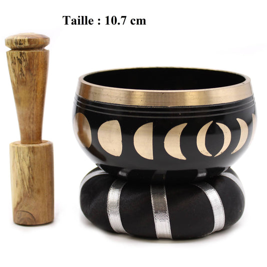 Bol tibétain noir de 10,7 cm avec différentes lunes dorées et une bordure dorée, accompagné d'un coussin noir et argent, et d'un fuseau en bois.