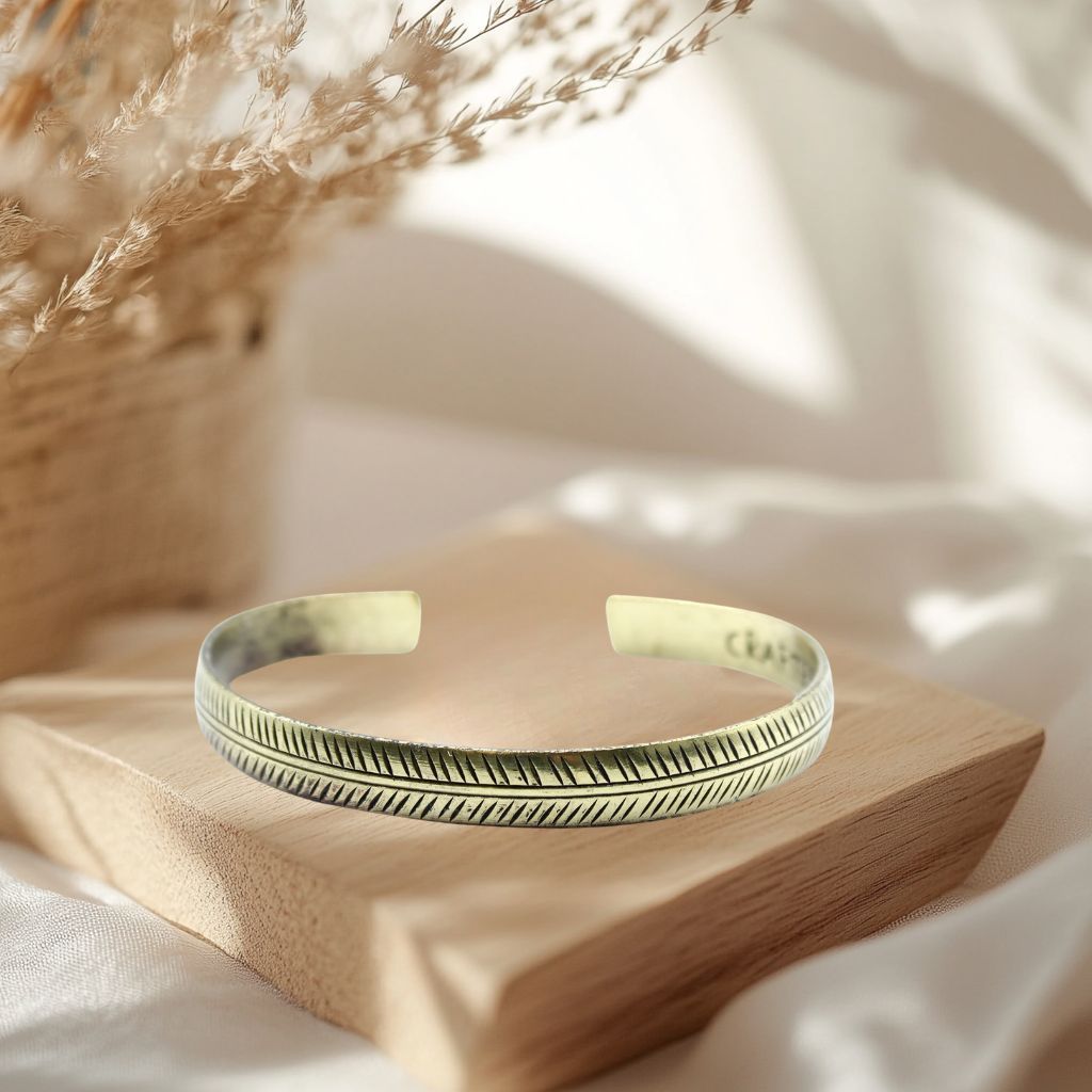 Fin bracelet tibétain feuille tribale style manchette sur carré en bois