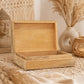 Boîte à bijoux Bouddha ouverte, plateau amovible et intérieur en bois naturel.