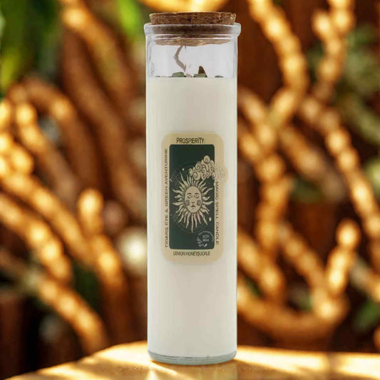 Bougie rituel prospérité en cire de soja avec cristaux d’œil de tigre et aventurine verte parfum citron honeysuckle.