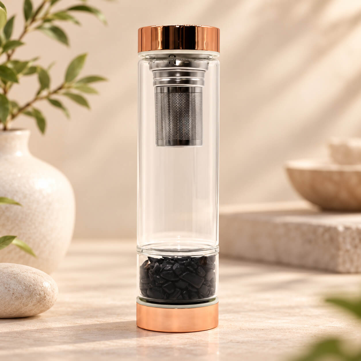 Bouteille à thé en verre avec finition or rose, infuseur inox et éclats d'onyx noir à la base