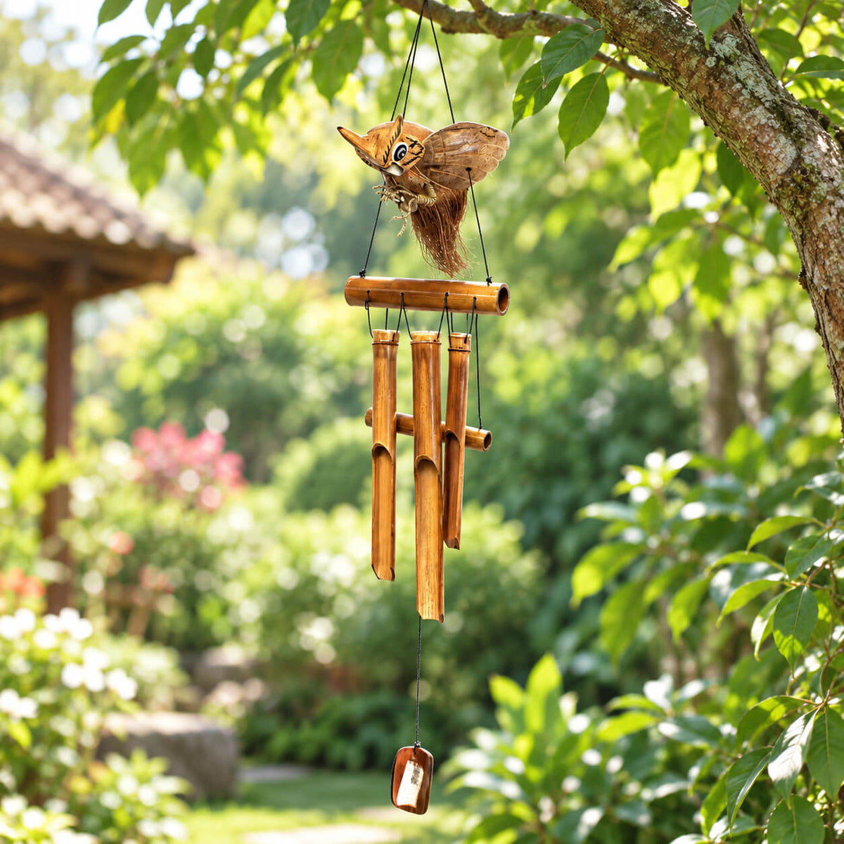 Carillon à vent en bambou avec hibou artisanal en fibre de coco, décoration jardin de style balinais