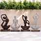 Collection de quatre statues yoga en bois, finitions foncée et blanche, représentant différentes poses sur socles gravés de mantras.