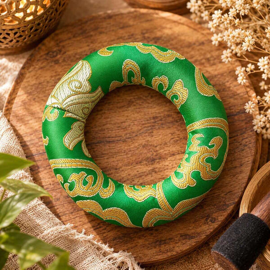 Coussin en anneau vert émeraude de 10 cm orné de volutes dorées, pour bol tibétain