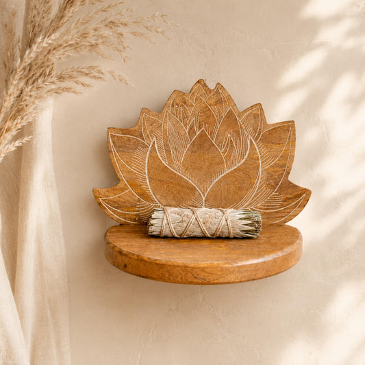 Étagère lotus en bois de manguier fixée au mur avec bâton de sauge blanche pour purification