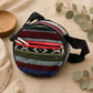 Housse de transport tissée ethnique avec zip rouge et mailloches glissées pour tongue drum noir mandala.