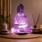 Lampe Bouddha lavande craquelée allumée diffusant une lumière violette dans un coin méditation.