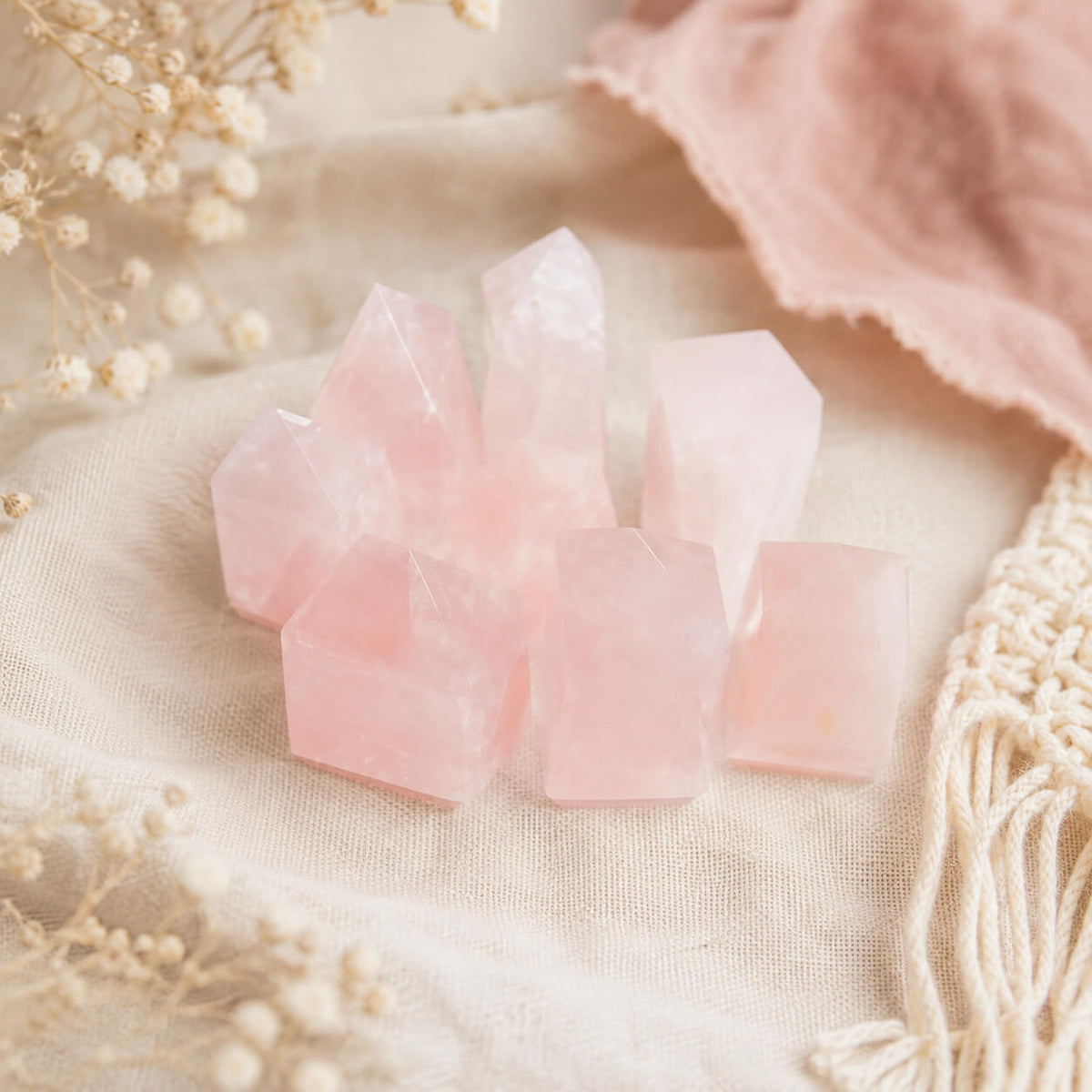 Lot de pointes de quartz rose regroupées
