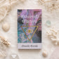 Boîte fermée du jeu d'oracle Ethereal Waters avec triangle doré et symbole de l'œil