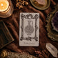 Carte "Vase" du jeu d'oracle The Spellbook, gravure d'un vase ancien encadré