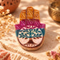 Porte-encens main de Hamsa en stéatite aux bandes ocre, fuchsia et bleu canard, arbre de vie gravé dans un médaillon clair