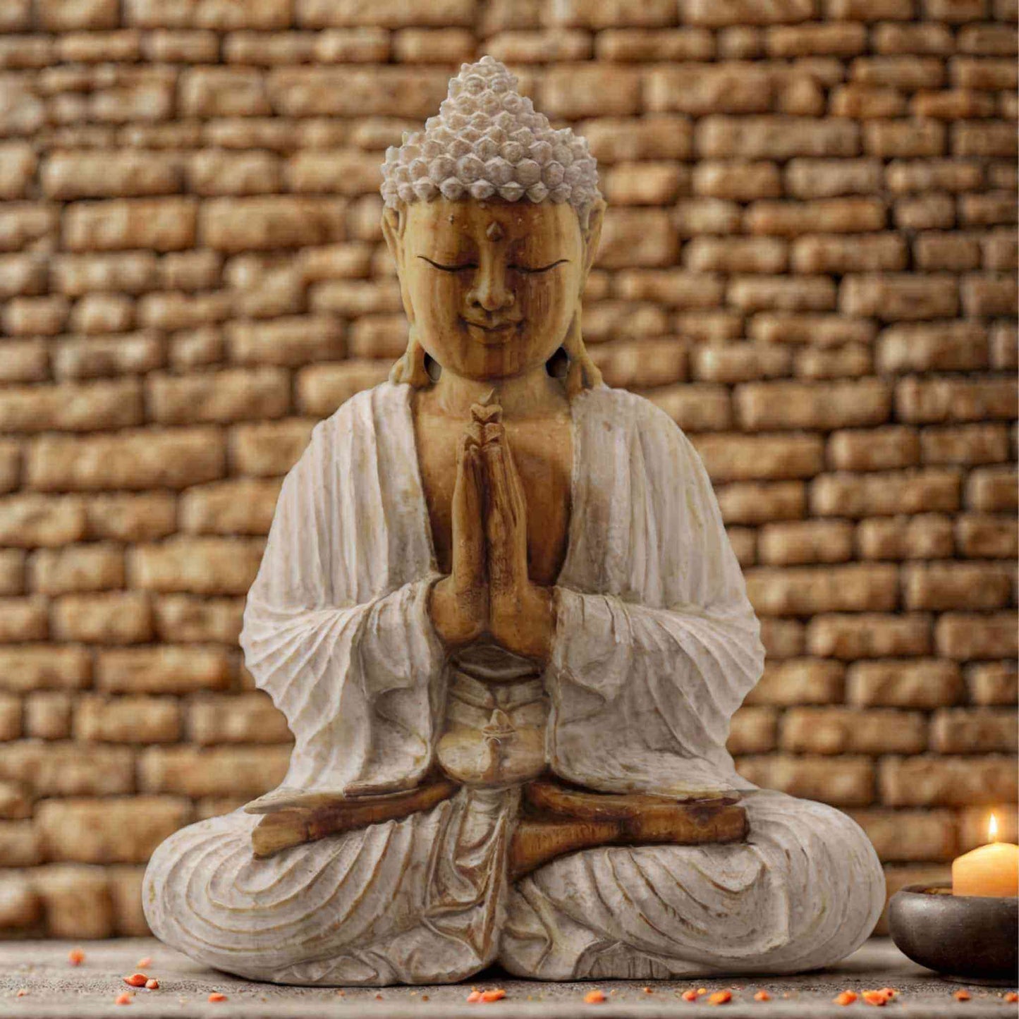 Statue Bouddha blanc en bois Suar 30 cm, posture lotus avec mains jointes Anjali Mudra, sculpture artisanale indonésienne.