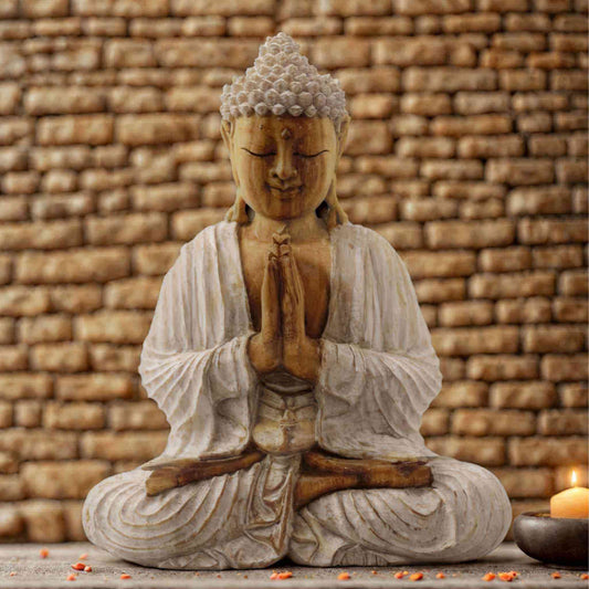 Statue Bouddha blanc en bois Suar 30 cm, posture lotus avec mains jointes Anjali Mudra, sculpture artisanale indonésienne.