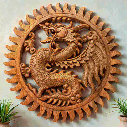 Tableau rond sculpté en bois de qualité dans une ambiance zen, représentant le "Dragon Mystique".