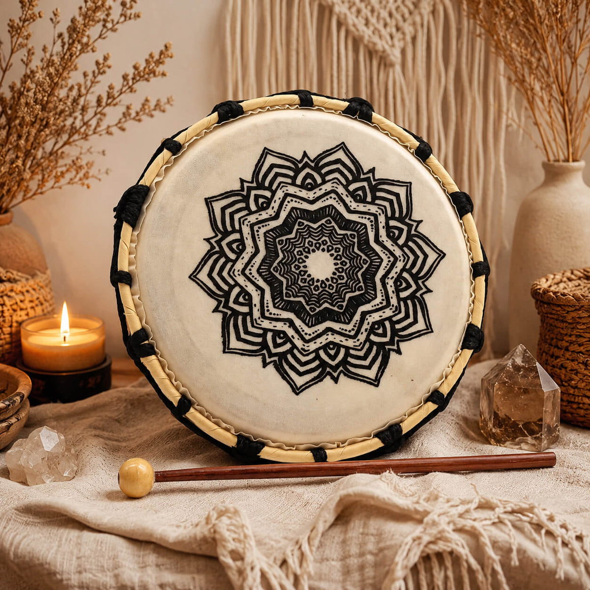 Tambour chamanique mandala posé debout avec sa baguette en bois;